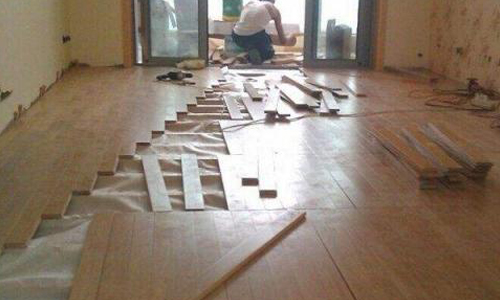 木地板如何铺设 木地板铺设前要不要吸尘